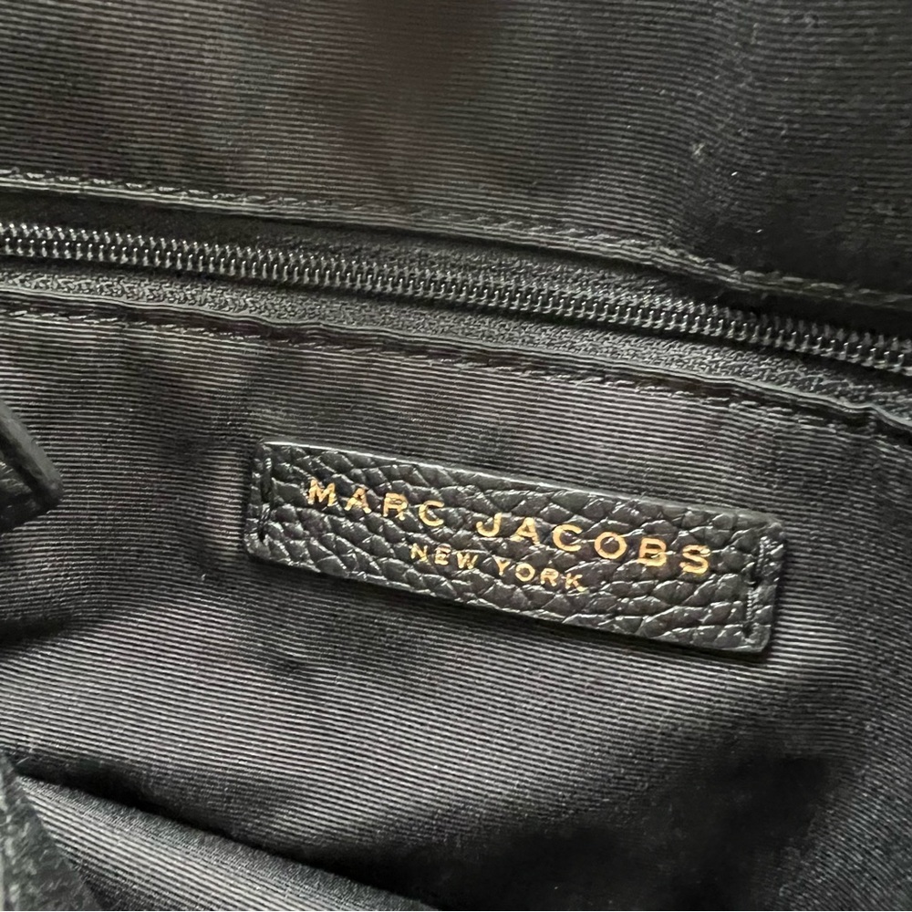 Marc Jacobs Empire City Messenger Leather
Crossbody Bag Black - Picture 9 of 12